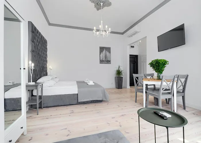 1899 By Platinum Apartment