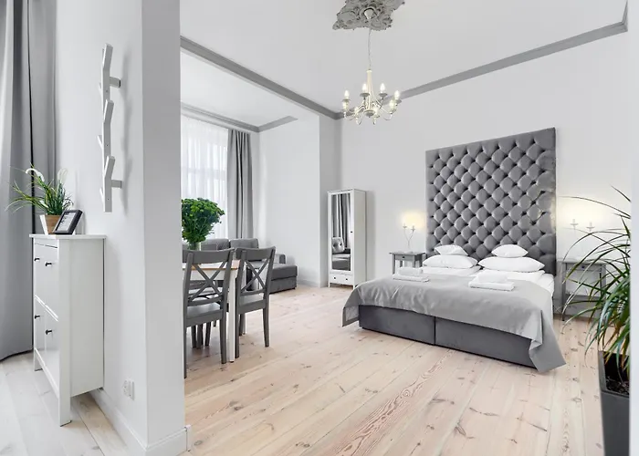 1899 By Platinum Apartment